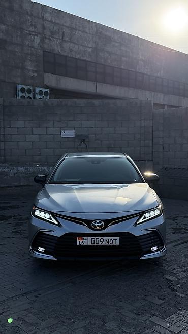 передо: Toyota Camry: 2021 г., 2.5 л, Автомат, Бензин, Седан — 1