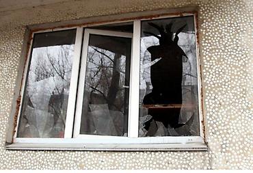 setqa qapılar: Pəncərələrdə, qapılarda ikiqat şüşə dəyişdirilməsiçirkli, qırılmış — 8
