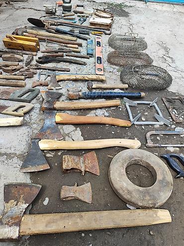 Наборы инструментов: Большой набор инструментов, включающий разнообразные ручные — 5