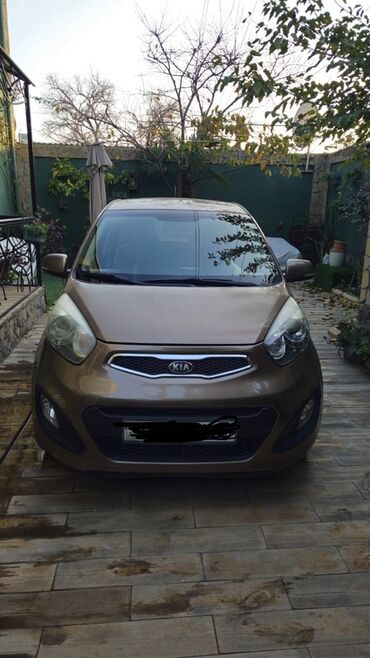 Kia: Kia Picanto, qəhvəyi/bronza rəng, 5 qapılı hetçbek. Xüsusiyyətlər: - — 2