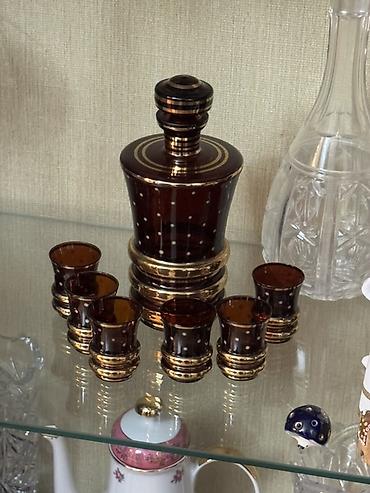 cayni servis: Qəhvəyi-şabalıdı rəngli şüşə likör dəsti - Tərkib: 1 ədəd qapaqlı — 1