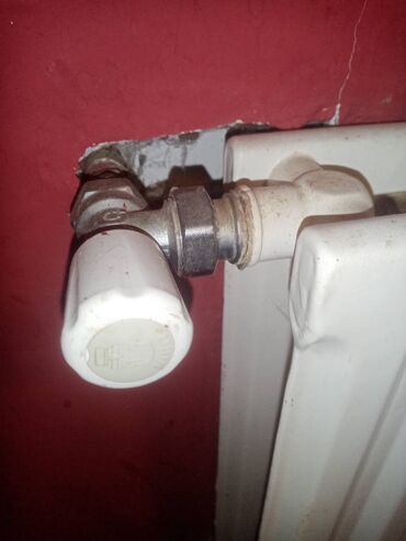 Oprema za grejanje: Ostalo od grejanja, pumpa, boca, cevi radijatori, kolena, manometar — 12