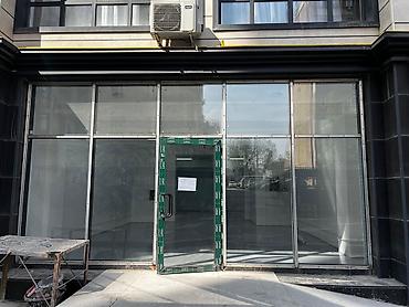 Аренда помещений свободного назначения: Сдается в аренду коммерческое помещение на первом этаже нового жилого — 1