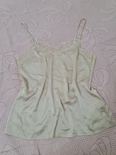 h m korset s: GUESS satenska majica na bretele – model slip top - Brend: Guess — 1