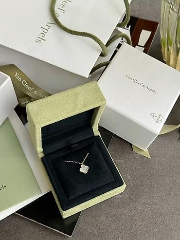 van cleef серьги: Кулон и браслет Van Cleef & Arpels, коллекция Alhambra. - Дизайн — 1
