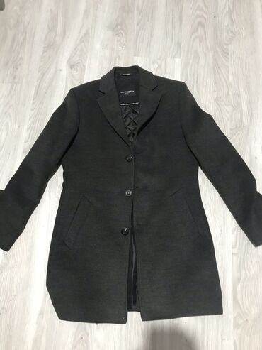 пальто чёрное: Продаю Пальто, состояние Новое Одевал всего 2-3 раза на крупные