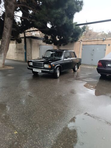 VAZ (LADA): Lada 2107, qara rəng. Klassik kuzov dizaynı, xrom ön barmaqlıq və düz — 8