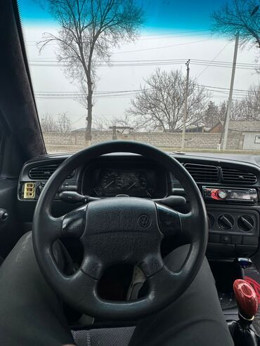 Volkswagen: Volkswagen Vento: 1995 г., 1.8 л, Бензин, Седан — 11