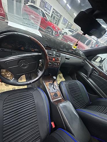 mersedes manitor: Mercedes-Benz E 230: 2.3 l | 1997 il Sedan — 1