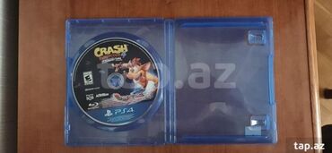 Oyun diskləri və kartricləri: PlayStation 4 üçün Crash Bandicoot N. Sane Trilogy oyunu. Oyun diski
