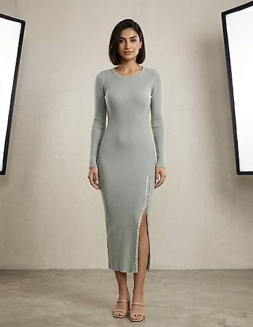 sade donlar: Uzunqol trikotaj paltar – boz-yaşıl ton - Model: bədənə oturan, midi — 2