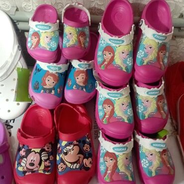 детская обувь новая: Crocs : детские новые !