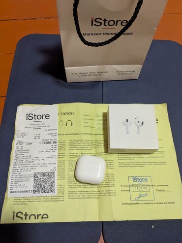 оригиналые наушниках айфона: Продаю AirPods 4. ​Куплены 16 апреля в iStore. В комплекте всё, кроме