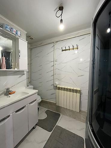 Үйлөрдү сатуу: 5 бөлмө, 4 м², 4 соток, Бишкек, Менчик ээси — 5