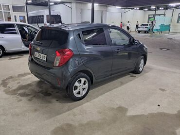 рассрочку машына: Chevrolet Spark (рестайлинг), хэтчбек 5 дв., тёмно‑серый Основные