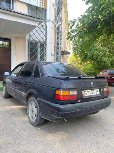 Volkswagen: Volkswagen Passat: 1989 г., 1.8 л, Механика, Бензин, Седан