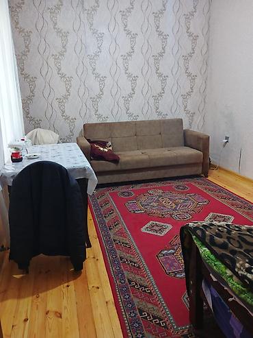 sumqayitda ev satisi: Ev satılır Xırdalan 119-un sonundan 200 metr aralıda 1 otaqlı 7 daş — 1