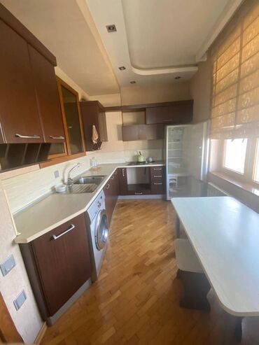 Uzunmüddətli kirayə mənzillər: Mənzil kirayə verilir. Nərimanov rayonu, 2 otaq, 80 kv, 20.17. Metro — 11