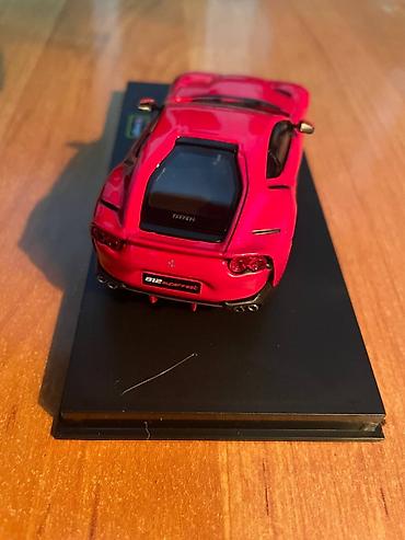 Игрушки: Новые металлические модели автомобилей коллекционные 1:43 Ferrari — 8