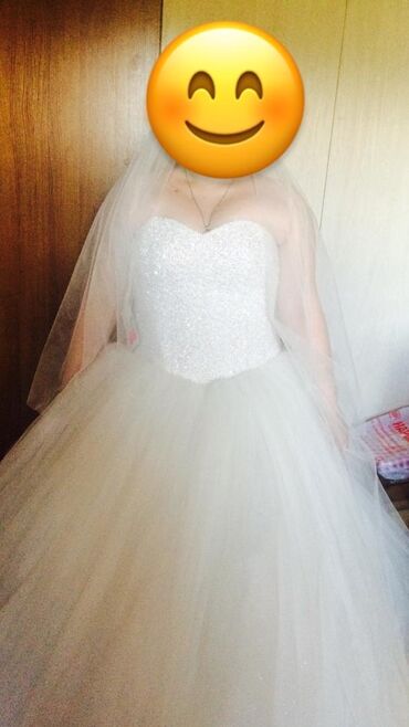 платье с белым воротником: Свадебное платье. Новое. Одевали 1 раз. покупали за 1200$ Размер можно