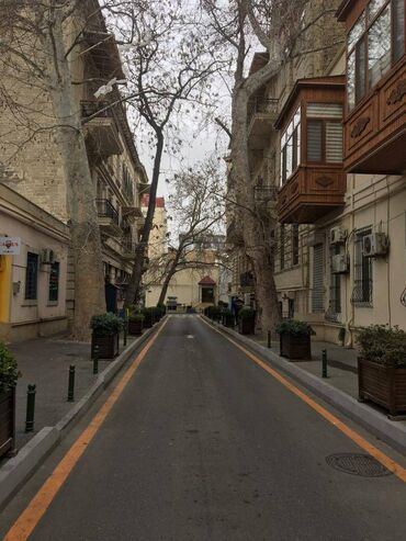 Kommersiya daşınmaz əmlakının satışı: Tecili!!!Şəhərin mərkəzində Əlövsət Quliyev 123 küçəsində yerləşən ( — 4