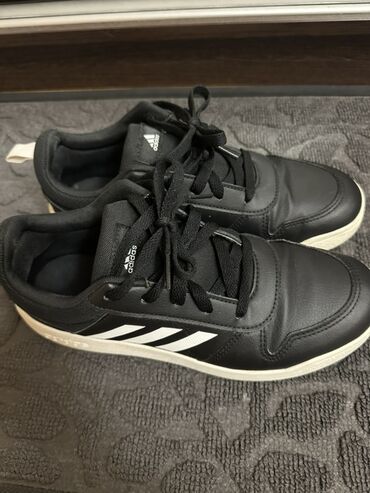 обувь для фитнеса: Кроссовки, 38, Adidas, Б/у, цвет - Черный, Самовывоз