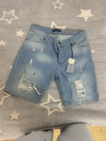 cins şortik kişi: Kişi denim şort - Rəng: açıq mavi (yuyulmuş effektli) - Üslub: cırıq — 1