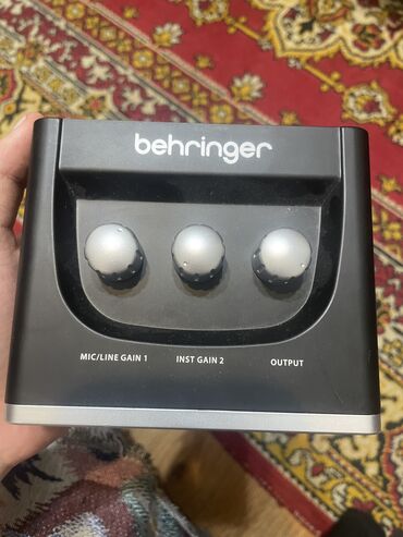 Гитары: BEHRINGER UM2. Внешний аудиоинтерфейс с двумя каналами и фантомным at lalafo.kg Гитары: BEHRINGER UM2. Внешний аудиоинтерфейс с двумя каналами и фантомным