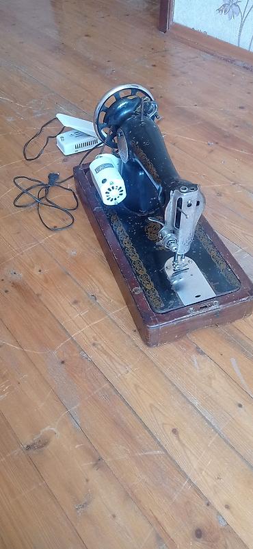 antika şamdanlar: Elektrik ötürücülü mexaniki qədimi tikiş maşını - Klassik quruluşlu — 2
