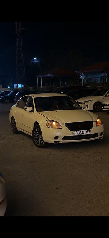 Digər avtomobillər: Ağ rəngdə sedan, 5 yerlik, ön‑çuvaldız LED faralar və duman faraları — 4