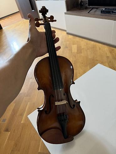 skripka 4 4: Məhsul: Klassik skripka (4/4 tam ölçü) Təsvir: - Korpus: Alovlu — 3