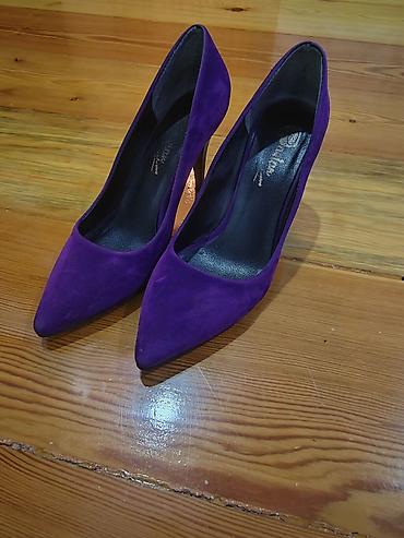 ayaqlar: Bənövşəyi rəngli qadın tufliləri - Model: klassik “pointed-toe” (iti — 2