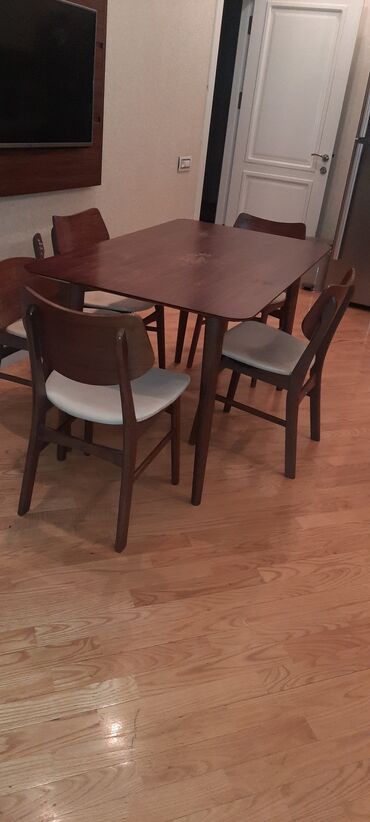 Masa və oturacaq dəstləri: Mətbəx üçün, İşlənmiş, Açılmayan, Dördbucaq masa, 6 stul — 10