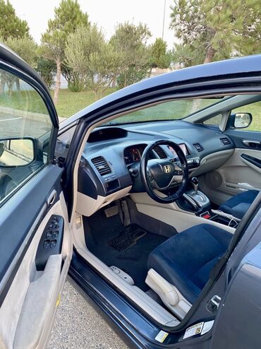 Honda: Honda Civic: 1.3 l | 2006 il Sedan — 13