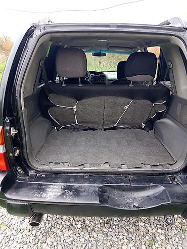 Digər avtomobillər: === PART 1: TEXTUAL DESCRIPTION === Qara rəngdə Chevrolet Tracker SUV — 1