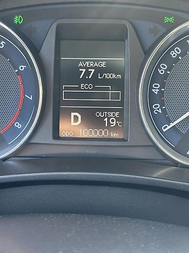 Toyota: Toyota Corolla: 1.6 l | 2014 il Sedan — 21
