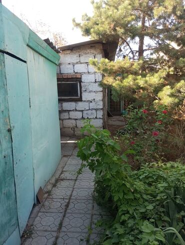 продаю пол дом пишпек: Үй, 89 кв. м, 6 бөлмө, Менчик ээси, Эски ремонт