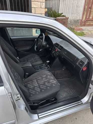 Mercedes-Benz: Mercedes-Benz C-Class: 1.8 l | Sedan — 3