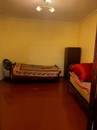 Otaqların uzunmüddətli kirayəsi: Kirayə verilən 2 otaq - Quruluş: 2 otaq, ve quxna ayrıca girişli. - — 4