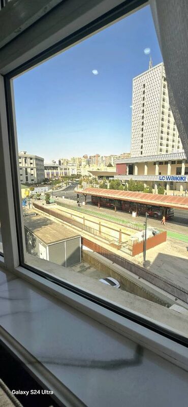 Uzunmüddətli kirayə mənzillər: 28 May metrosunun düz çıxışı, Dəmiryol vağzalının qarşısında, köhnə — 10