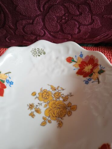 Stare vaze i dekor: Porcelanska nova,vintaz bombonijera. Visina. 6,5cm — 6