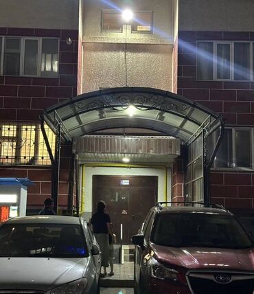 срочно продаётся 1 комнатная квартира в районе ошского рынка по улице кенсуйская: 1 комната, 45 м², 107 серия, 8 этаж, Евроремонт
