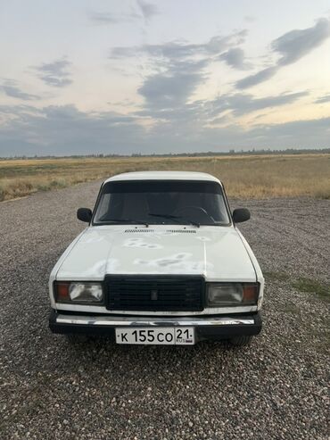 лада ваз 2108: Автомобиль ВАЗ 2107 (классическая серия «Жигули») в белом цвете