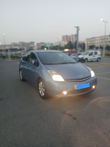 Motonəqliyyat: Toyota Prius: 1.5 l | 2001 il Hetçbek