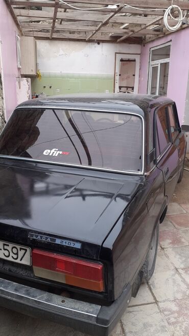 VAZ (LADA): Lada 2107, qara rəng. Klassik kuzov dizaynı, xrom ön barmaqlıq və düz — 5