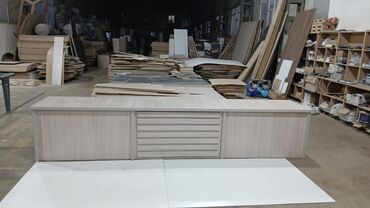 Sifarişlə ofis dəst mebeli: Mebel istehsalı və quraşdırma xidməti - Ofis masaları: İki rəngli — 90