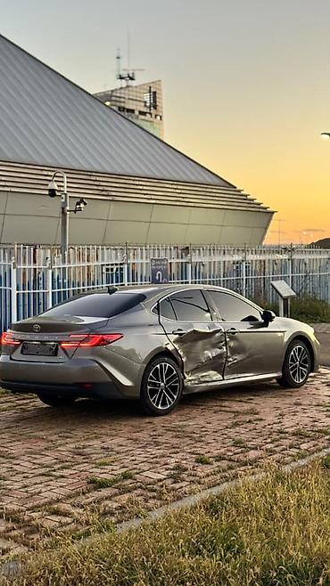 is 200 lexus: Toyota Camry: 2026 г., 2.5 л, Автомат, Гибрид, Седан — 6