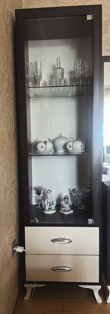 soyunma otağı: İşlənmiş, Servant, Kredit yoxdur