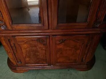 Stilske vitrine: Prelepa vitrina. Visina 220 cm Sirina 160 cm Dubina 45 cm — 14