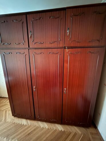 klassik qorka: Açılan, 3 qapılı Düz dolab, Stenka
